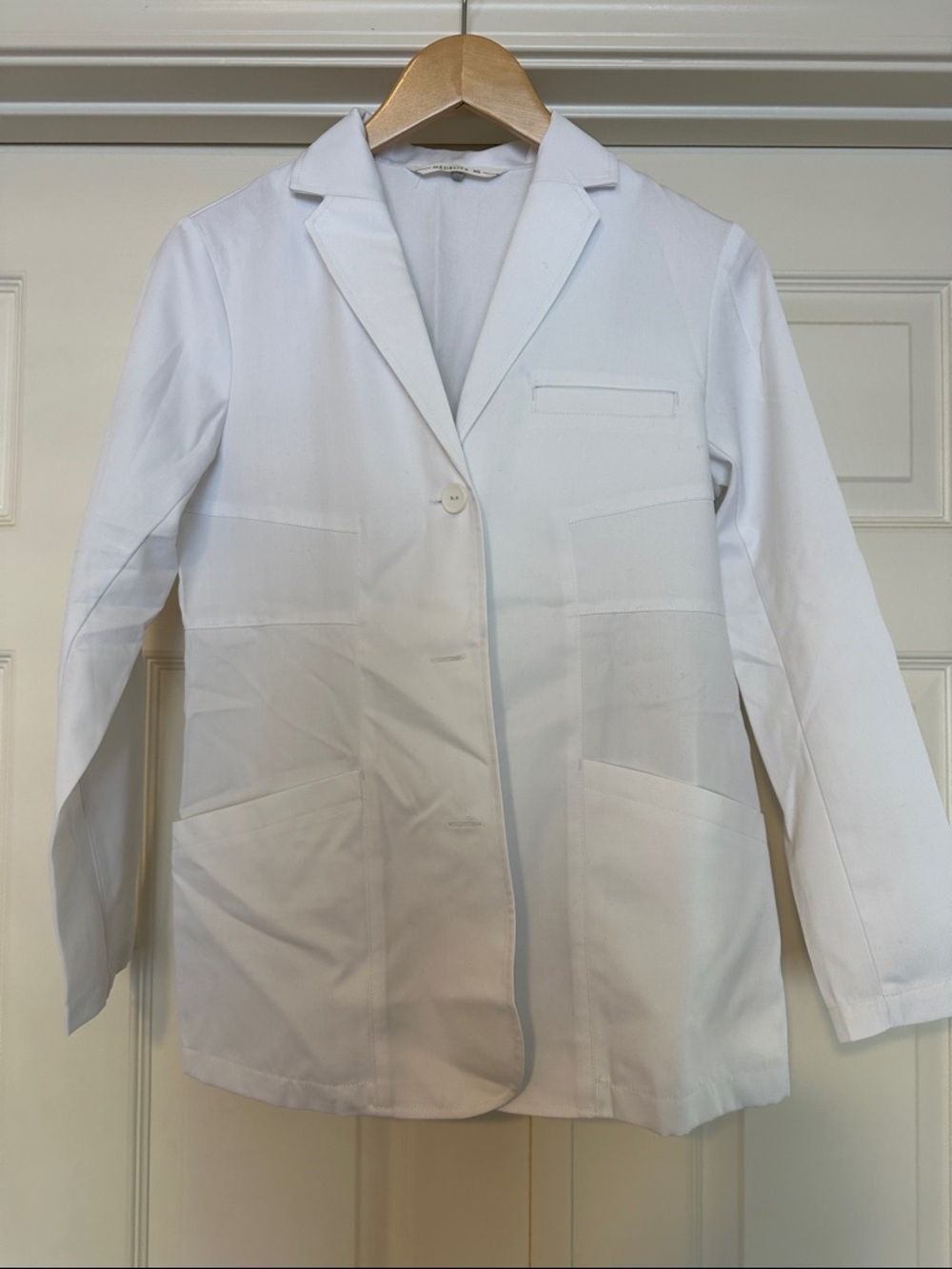 Medelita Women’s White Short Lab Coat